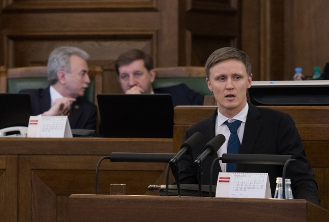 Nacionālās apvienības deputāts Rihards Kols Saeimas sēdē. Foto: Saeimas Preses centrs