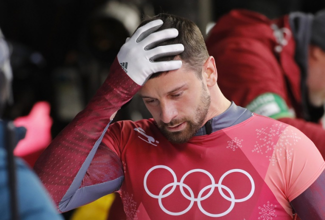 Martins Dukurs pēc finiša Phjončhanā. Foto: Reuters/LETA