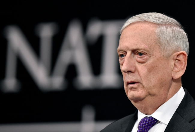 ASV aizsardzības ministrs Džeims Matiss NATO preses konferencē Briselē. Foto: AFP/LETA