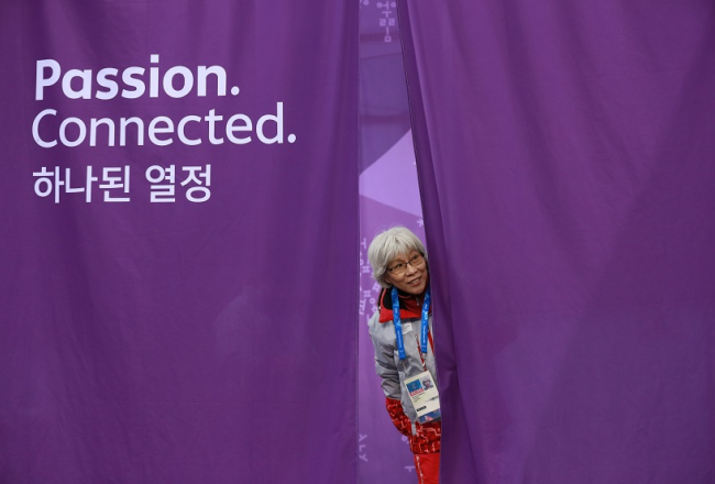 Phjončhanas olimpisko spēļu devīze ir "Passion. Connected". Foto: EPA/LETA