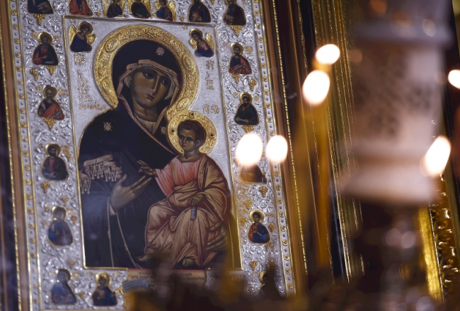 Pareizticīgo Ziemassvētkiem veltīts dievkalpojums Rīgas Kristus Piedzimšanas katedrālē. Foto: Ieva Leiniša, LETA