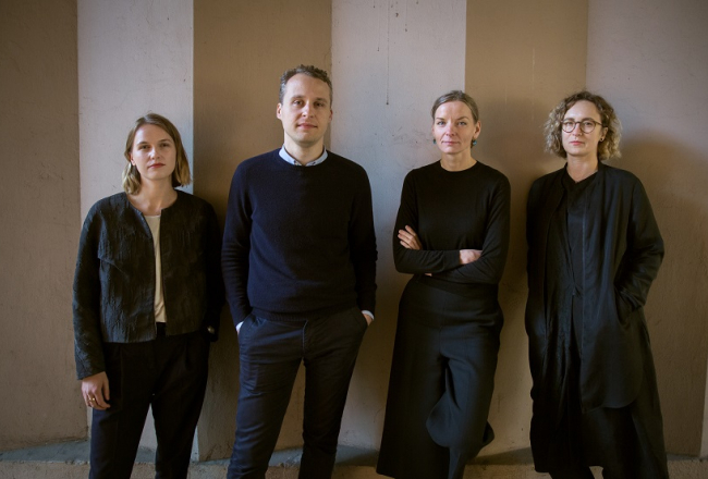 Latvijas paviljona kuratori, (no kreisās) Anda Skrējāne, Matīss Groskaufmanis, Gundega Laiviņa, Evelīna Ozola. Foto – Lauris Aizupietis