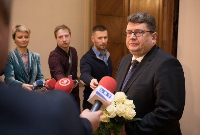 Jānis Maizītis pēc atk
artotas apstiprināšanas Saeimā SAB vadītāja amatā. Foto: Saeimas Preses centrs
