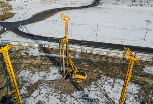"New Hanza City" teritorija, kur bija plānots, ka līdz 2021.gadam būs uzbūvēta 16.stāvu "ABLV Bank" centrālā ēka, sešstāvu biroju ēka, Laikmetīgās mākslas muzejs, pilsētas parks, ekskluzīvu "park house" tipa māju kvartāls un vidējās klases dzīvojamo māju kvartāls. Foto: Kaspars Nordens, LETA