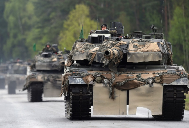Vācijas tanki 'Leopard' mācībās 2017. gada vasarā. Foto: AFP/LETA