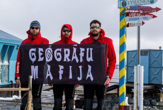 Latvijas pētnieku komanda polārajā stacijā Antarktikā: Kristaps Lamsters (no kreisās), Jānis Karušs un Māris Krievāns. Foto: Kristaps Lamsters