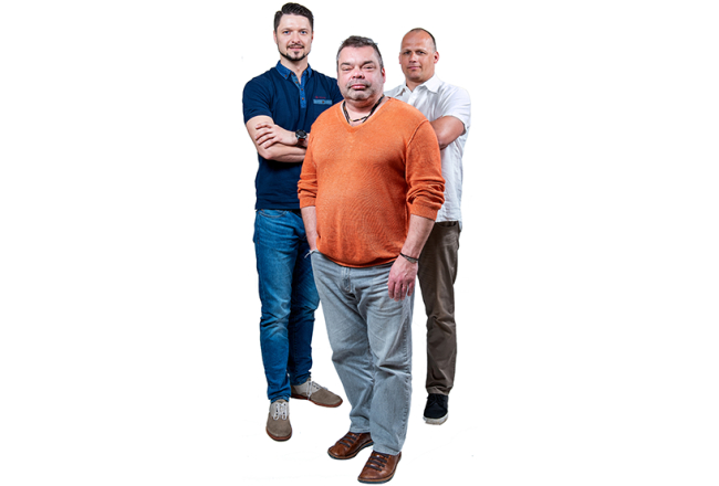 Art Fairs Service dibinātājs Bruno Mellis (priekšplānā), pa kreisi — tehniskais direktors Aivars Gailums, pa labi — izpilddirektors Mārcis Laidiņš.
Foto — Alise Šulca, Picture Agency