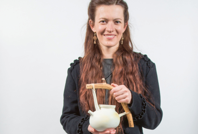 Laima Grigone, zīmola Laima Ceramics vadītāja, savas keramikas darbnīcas īpašniece un vadītāja.
Foto — Jēkabs Kalvelis, Picture Agency