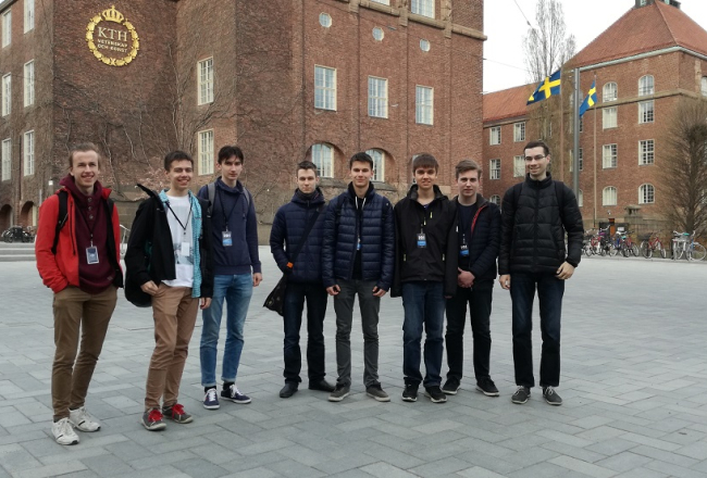 Latvijas skolēnu komanda Baltijas informātikas olimpiādē. Publicitātes foto