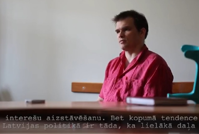 Ansis Ataols Bērziņš sarunā ar "Ir" žurnālisti Indru Spranci.