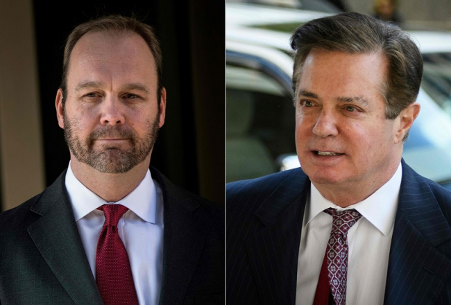 Riks Geitss (no kreisās) un Pols Manaforts. Foto: AFP/LETA