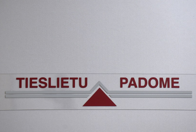Tieslietu padomes logo. Foto: Paula Čurkste, LETA