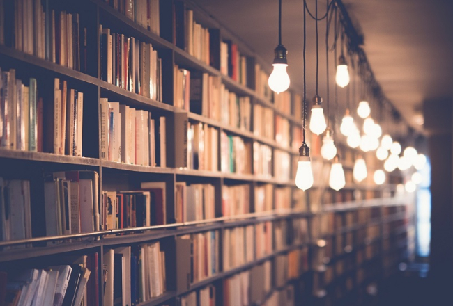 Bibliotēkā. Publicitātes foto