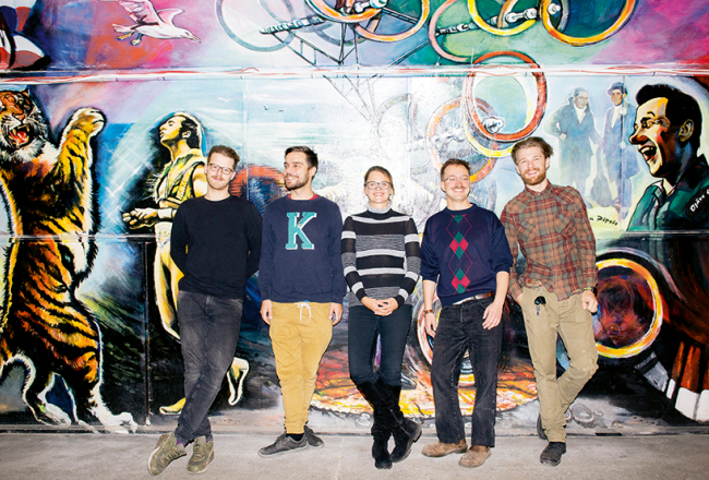 No kreisās: Reinis Boters, Klāvs Mellis, Ance Strazda, Evarts Melnalksnis un Āris Matesovičs.
Foto — Kristīne Madjare