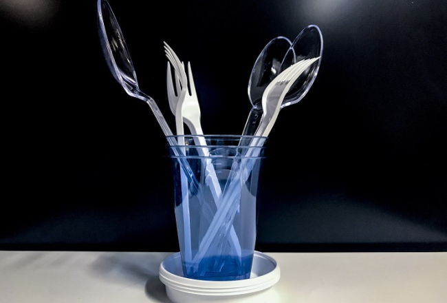 EP nolēma aizliegt vienreizlietojamos plastmasas izstrādājumus. Aizliegums stātos spēkā 2021. gadā. Foto: EPA/Scanpix