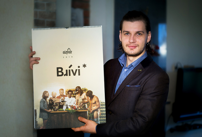 Vislielākās kailendāra atbalstītājas bijušas puišu sievas un draudzenes, kas palīdzējušas piemeklēt rekvizītus un, protams, arī paķircinājušas un iedrošinājušas savas otrās pusītes.
Foto no personīgā arhīva