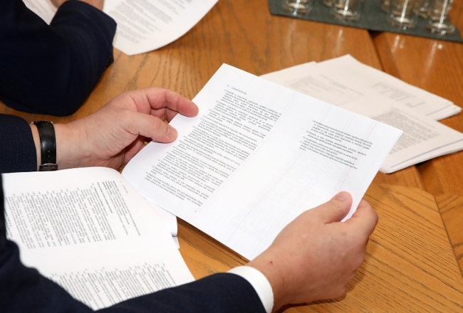 Ministru kabinetā notiek partiju apvienības "Jaunā Vienotība" premjera amata kandidāta Krišjānā Kariņa un valdību veidojošo partiju pārstāvju tikšanās, kurā pārrunās jautājumus par valdības deklarācijas projektu. Foto: Ieva Leiniša, LETA