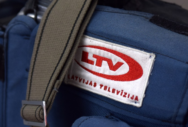 Latvijas Televīzijas darbinieka soma. Foto: Toms Koklītis, LETA