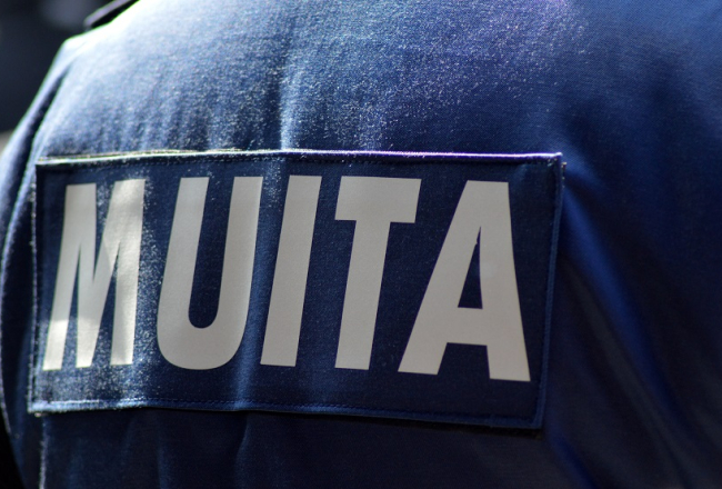 Latvijas muitas formas uzšuve. Foto: Zane Bitere, LETA