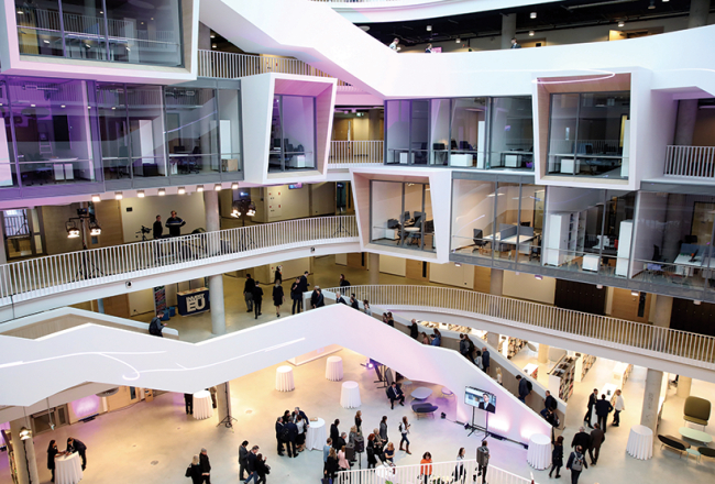 Zinātņu mājas kopējā platība ir 20 tūkstoši kvadrātmetru, kuros izvietotas moderni aprīkotas laboratorijas, dažādu lielumu auditorijas, semināru telpas, kabineti, plaša bibliotēka, atpūtas zonas un palīgtelpas, kā arī Anatomijas muzejs.
Foto — LETA