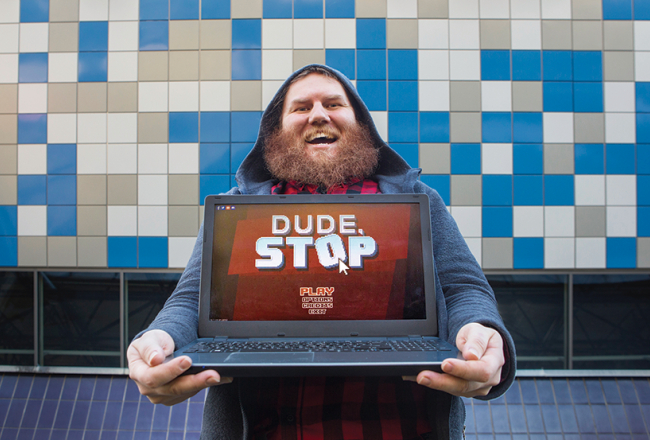 «Artjomam ir mazāka bārda,» par kolēģi saka Vitālijs Mikeļevičs, kurš kopā ar Artjomu savā Team HalfBeard izveidojuši datorspēli Dude, Stop. Pagājušajā nedēļā tā ieguva Latvijas spēļu gada balvu.
Foto — Kārlis Vilītis