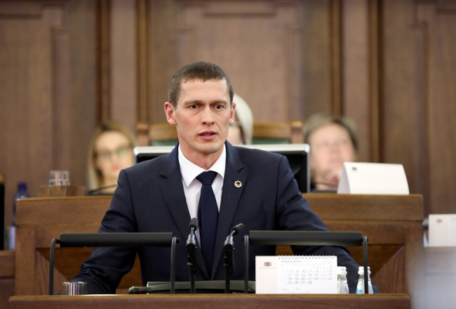 Saeimas deputāts Juris Jurašs uzstājas debatēs Saeimas sēdē. Foto: Evija Trifanova, LETA