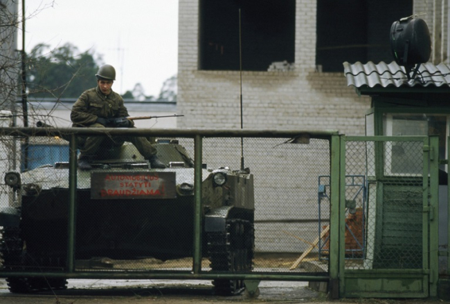 PSRS armijas tanks Lietuvā 1991.gadā. Foto no Delfi.lt