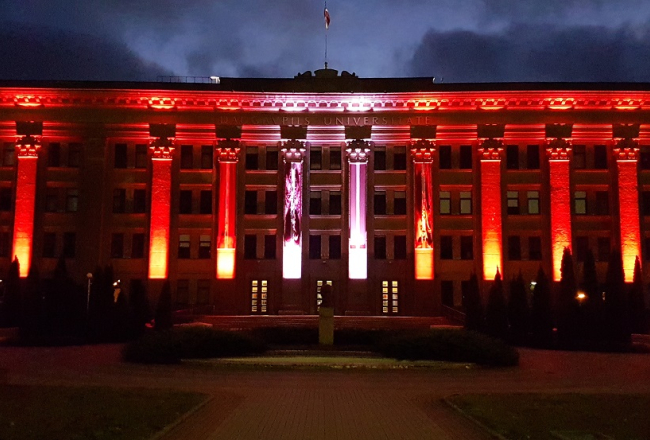 Daugavpils Universitātes ēka svētku noformējumā. Foto: Ivars Soikāns, LETA