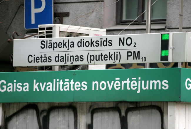 Pilsētas atmosfēras gaisa kvalitātes novērtējuma stacija Kr.Valdemāra ielā 2012. gadā. Foto: Lita Krone, LETA