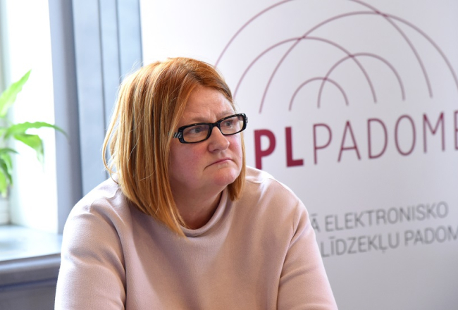 Nacionālās elektronisko plašsaziņas līdzekļu padomes (NEPLP) locekļi Gunta Līdaka piedalās preses konferencē pēc NEPLP sēdes, kurā apstiprināja jauno LTV valdi. Foto: Zane Bitere, LETA