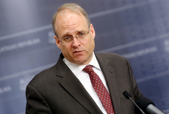 ASV Finanšu ministrijas sekretāra vietnieks terorisma finansēšanas jautājumos Maršals Bilingslijs piedalās preses brīfingā pēc tikšanās ar Latvijas premjeru Ministru kabinetā. Foto: Paula Čurkste, LETA