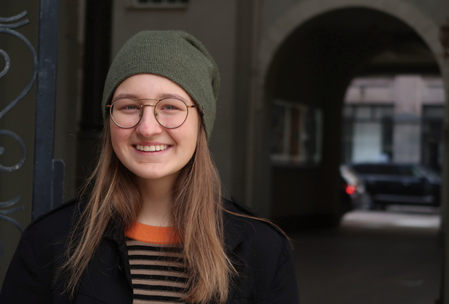 «Man patīk atrast savas kļūdas. Iespējams, esmu kļūdījusies tikai vienā simbolā, piemēram, divu vienādības zīmju vietā uzrakstīju vienu. Tas ir tik kaitinoši! Bet tā esmu sapratusi, ka nav nenozīmīgu sīkumu,» stāsta Ramona, kurai viens no vaļaspriekiem ir programmēšana.
Foto no ģimenes arhīva