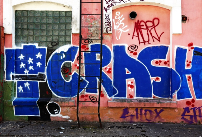 Grafiti Tallinas ielas 10 pagalmā. Foto: Edijs Pālens, LETA