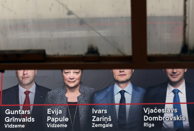 Partijas "Saskaņa" 13.Saeimas vēlēšanu reklāma, kurā redzama arī Evija Papule. Foto: Edijs Pālens, LETA