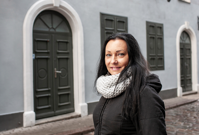 Evitas misija sākusies nejauši — viņa sekoja Ulubeles mājaslapai un saprata, ka «sirds netur» redzēt tik daudz ciešanu un cerību. FOTO — Ieva Salmane