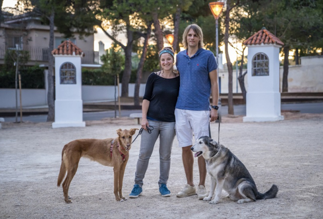 Linda Svilāne un Jānis Melderis, pārcelšanās un nekustamā īpašuma konsultanti. Publicitātes foto