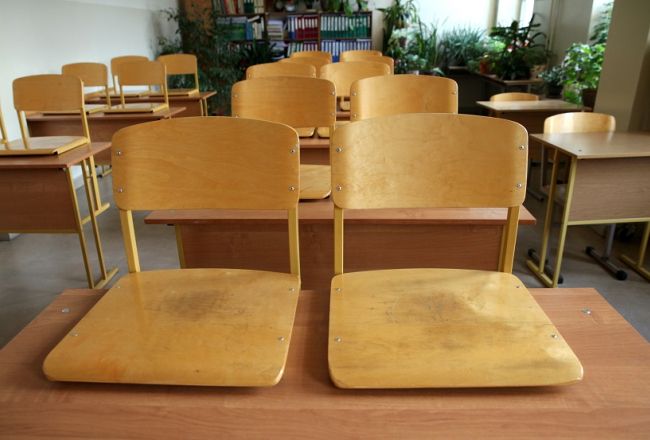 Tukšā mācību klase. Foto: Ieva Čīka, LETA