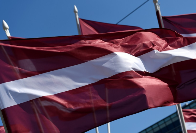 Latvijas karogi par godu Latvijas Republikas Neatkarības deklarācijas pasludināšanas dienai. Foto: Ieva Lūka, LETA