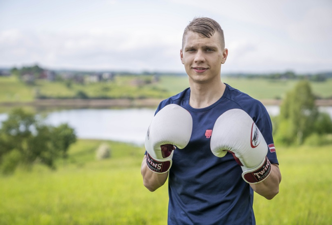 Bokseris Elvis Veisbergs. Publicitātes foto