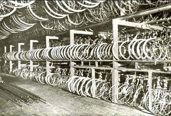 Tiek lēsts, ka līdz Pirmā pasaules kara sākumam Leitnera fabrikā saražoja vismaz 18 000 dažādu modeļu velosipēdu.
Foto no 20. gadsimta sākuma periodikas