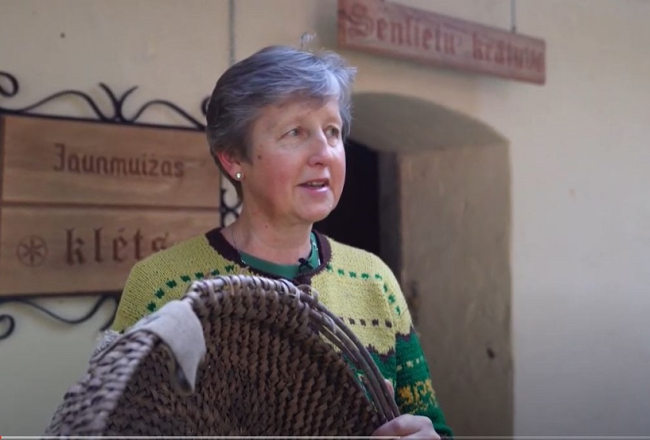Projektu vadītāja Ilze Kļava Jaunlutriņos. Publicitātes foto