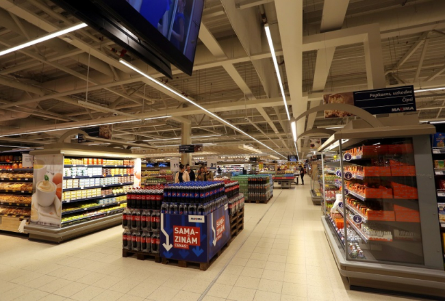 Veikalā. Foto: Edijs Pālens, LETA