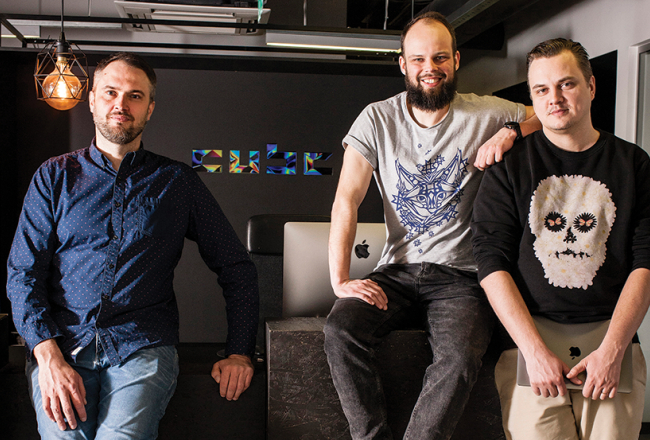 No kreisās: CUBE Systems vadītājs Ģirts Strumpmanis, CUBE Agency vadītājs Ansis Šķibusts un CUBE Mobile vadītājs Mārtiņš Dambis.
Foto — Ieva Salmane