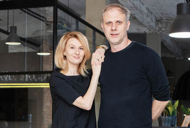 Agnese Šulce, uzņēmuma BrandBox vadītāja un finanšu direktore, un Ēriks Šulcs, izpilddirektors un radošais direktors.
Foto — Kristīne Madjare