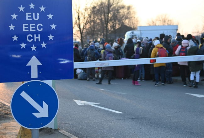Kara bēgļi Ungārijas-Ukrainas robežpunktā. Foro: AFP/Scanpix/LETA