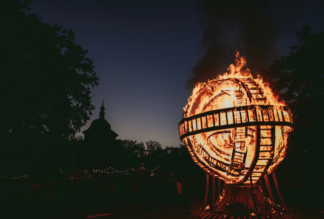 Netrūkstoša festivāla sastāvdaļa jau vairākus gadus ir uguns skulptūra. Foto no festivāla arhīva