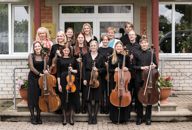Liepājas Mūzikas, mākslas un dizaina vidusskolas stīgu instrumentu ansamblis Amber Strings.
Foto no privātā arhīva