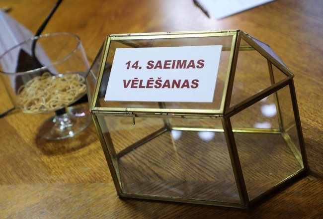 14.Saeimas vēlēšanu kandidātu sarakstu numuru izlozē. Foto - Evija Trifanova, LETA
