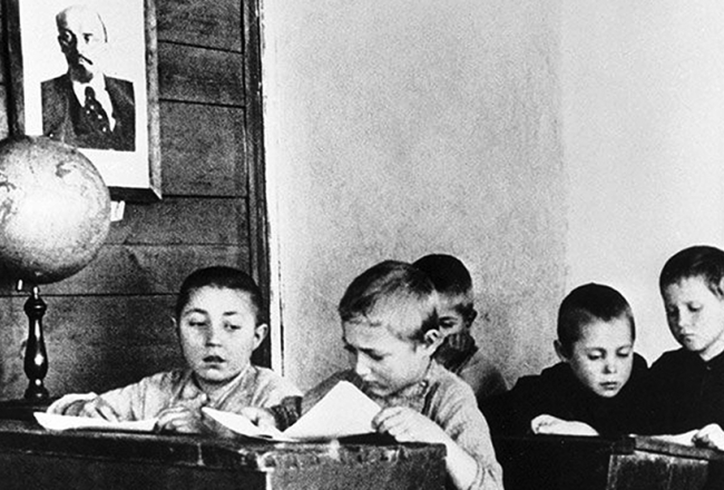 Skolnieki 20. gadsimta 20. gadu Krievijā.
Nezināma autora foto