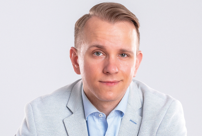«Katram deputātam ir valstisks pienākums atbildēt saviem vēlētājiem. It īpaši tādiem, kas pie viņiem nāk ar dabisku interesi uzzināt, kas notiek pasaulē un valstī,» saka inženiereksperts Dāvis Golds, kurš brīvajā laikā darbojas organizācijā Global Shapers Riga HUB, radot un īstenojot sabiedrībai noderīgus projektus.
Foto no personīgā arhīva